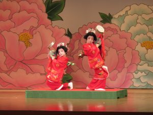 日本舞踊の発表会で長唄「胡蝶」を踊りました